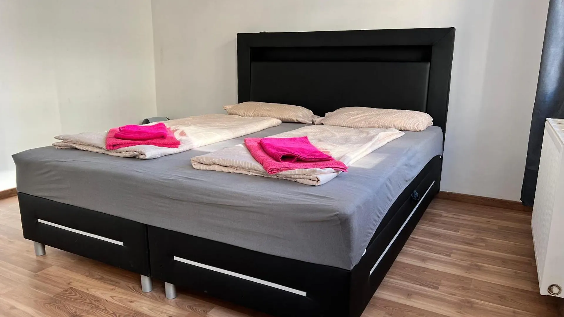 Comfortable 3Br Apt Prime Location In Vienna contacts